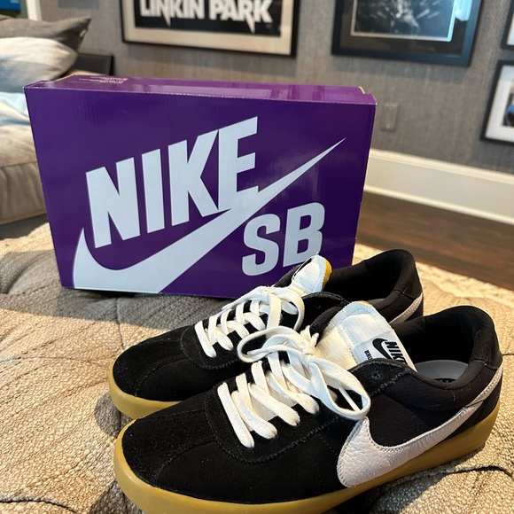 Nike Black and White Skateboarding Sneakers - Picture 1 of 5